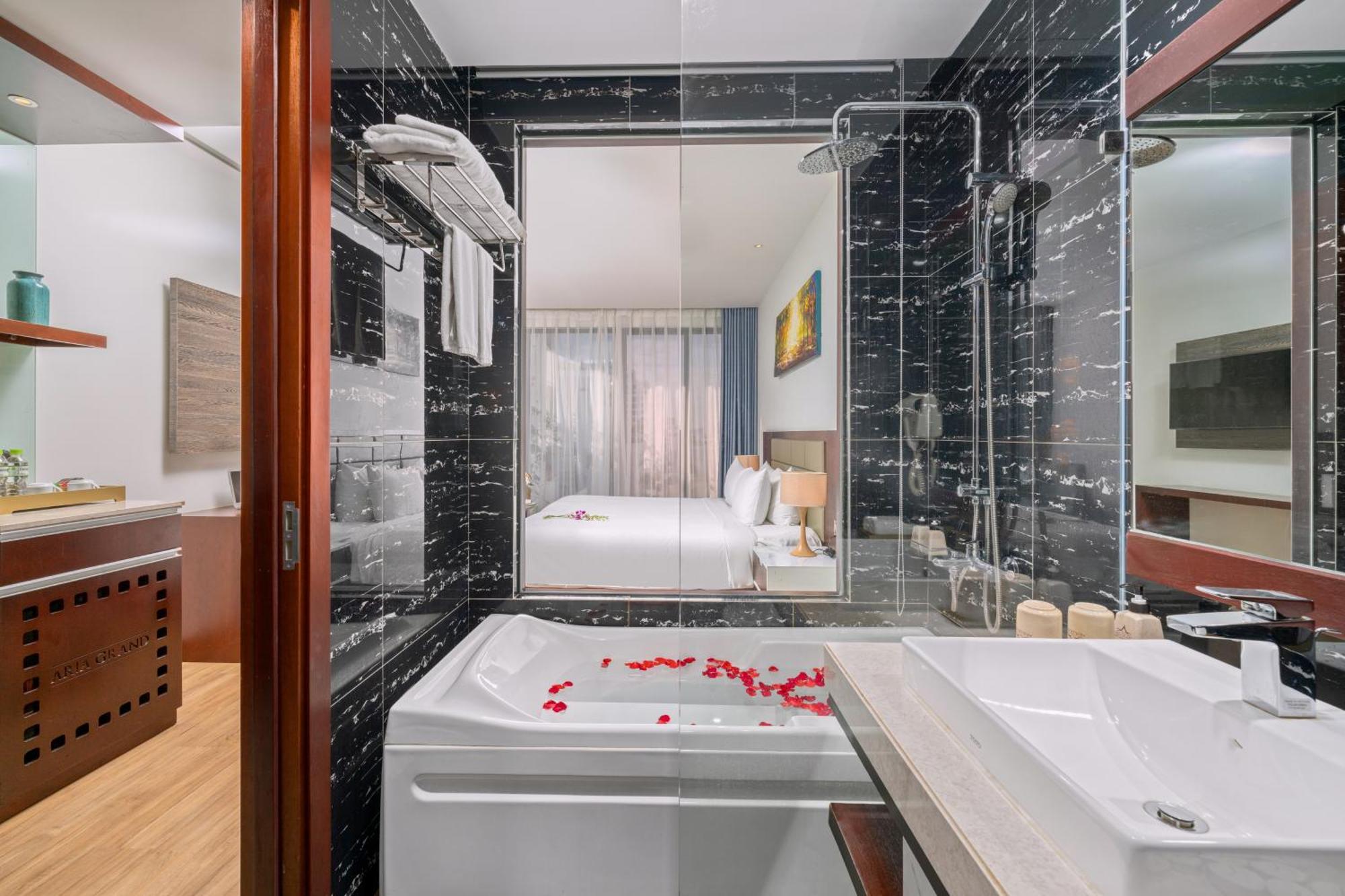 Junior Balcony Double Bathtub Welcome Fruit