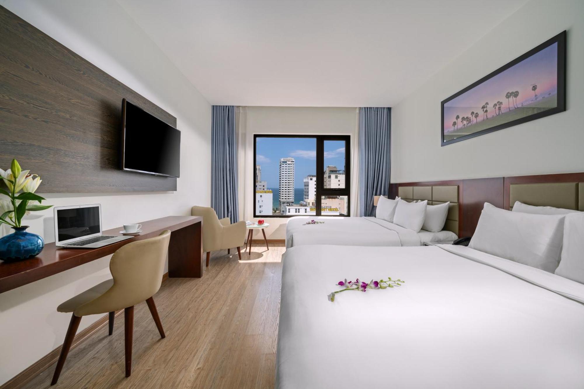 Premier Twin City View